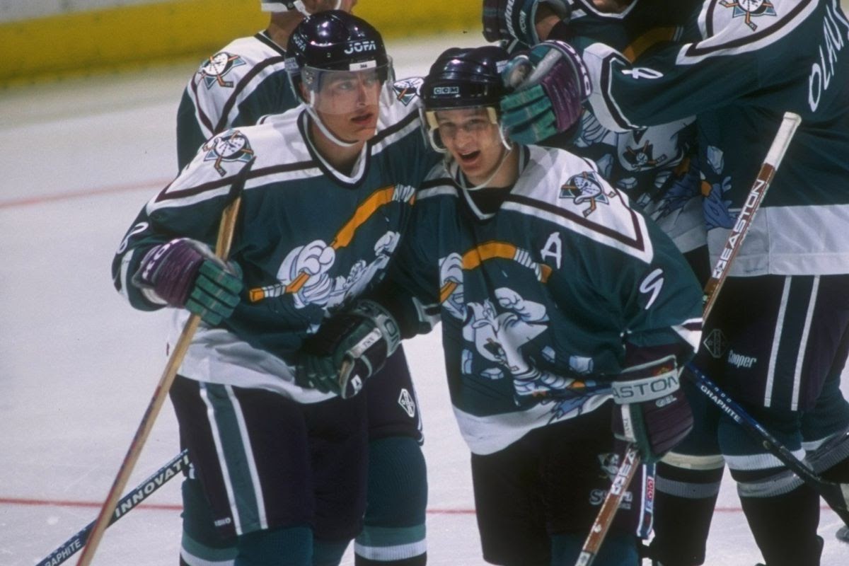 Top 20 NHL Jerseys of All Time - Trainwreck Sports